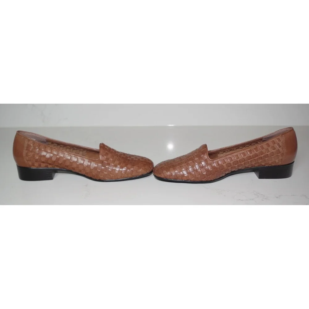 Naturalizer  Woman's Size 7M Woven Leather Loafers Cognac Brown Square Toe